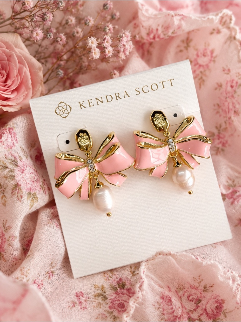 🎀 LOVESHACKFANCY x KENDRA SCOTT | Pink Bow Pearl Drop Earrings 🌸